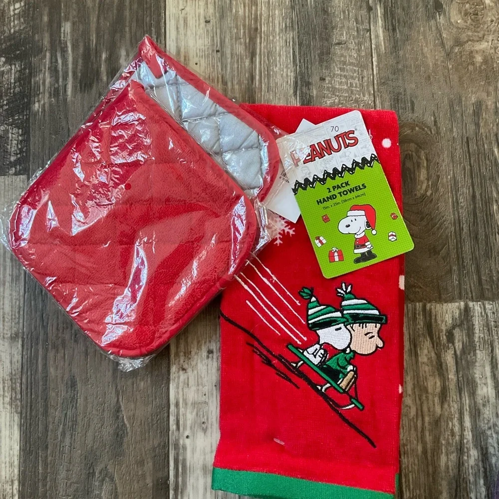 Snoopy Red Hand Towels with Snoopy and Linus. Includes Two Matching Pot Holders.